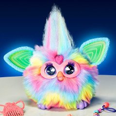 Furby s’éveille au toucher et à la voix, pour des moments de jeu espiègles et complices