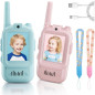 Talkie Vidéo Enfants 2 Pack Rechargeable, Jeux Intérieurs/Extérieurs, Camping, Randonnée (Bleu/Rose) Talkie Vidéo Enfants 2 Pack Rechargeable, Jeux Intérieurs/Extérieurs, Camping, Randonnée (Bleu/Rose)